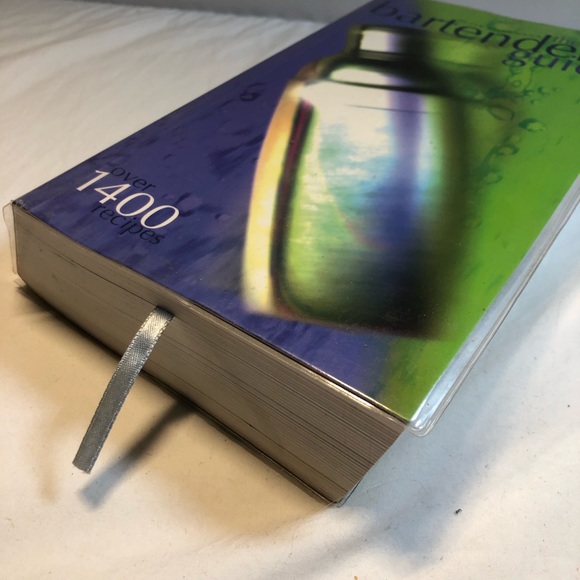 Bartender's Guide, The - Over 1400 Recipes ,560 pages - Picture 2 of 9